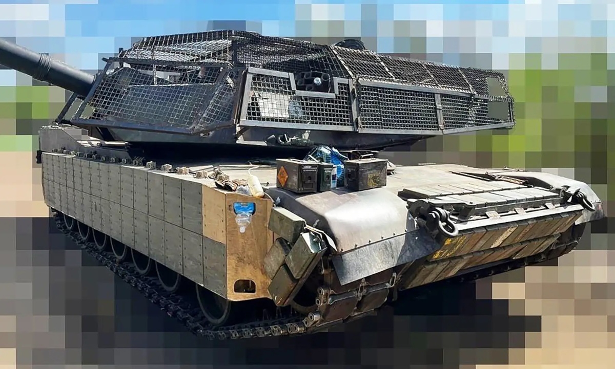 [포착] “I am afraid of drones”… The world’s strongest Abrams tank can be geared up with an “iron cage”.